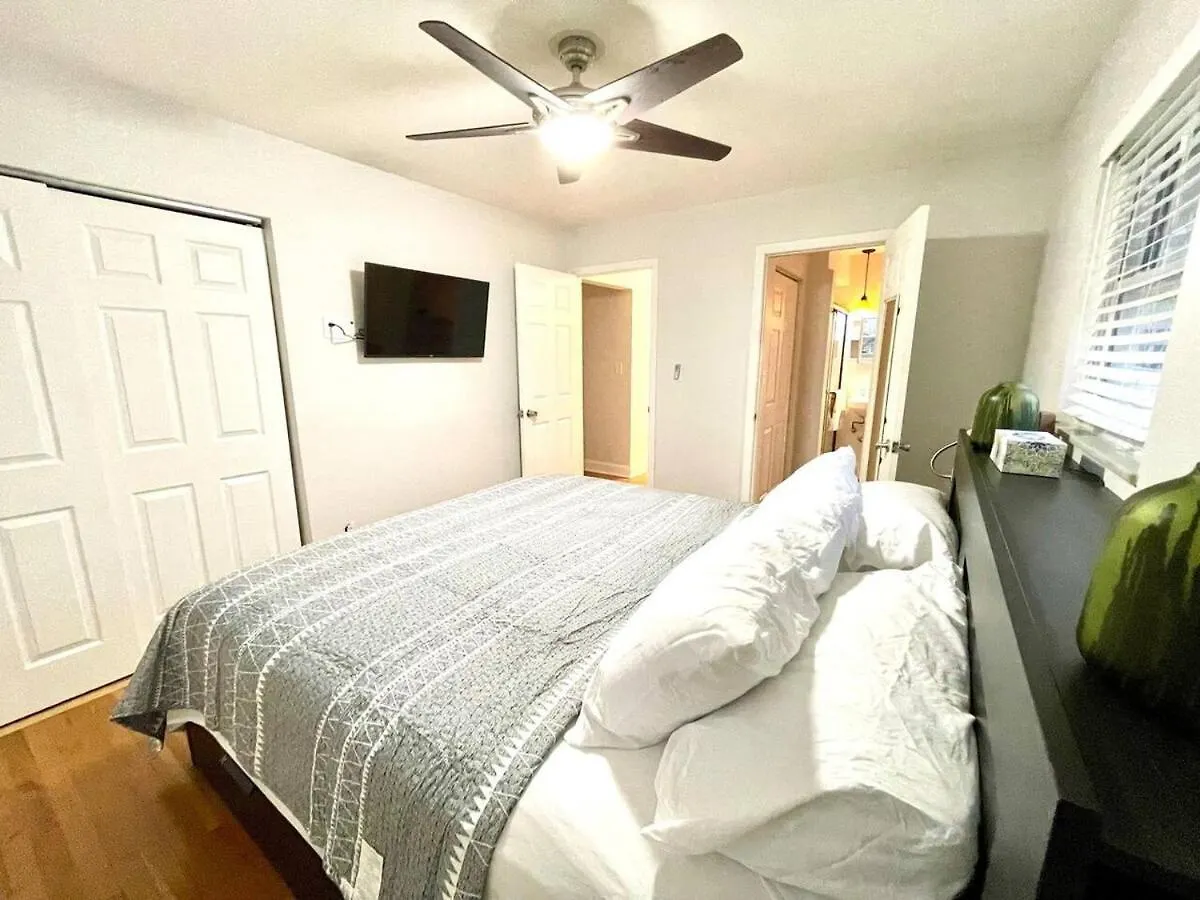 Large Ranch-King Bed-Fenced-Pets-Kids-Pool Table Villa Columbus 0*,  United States