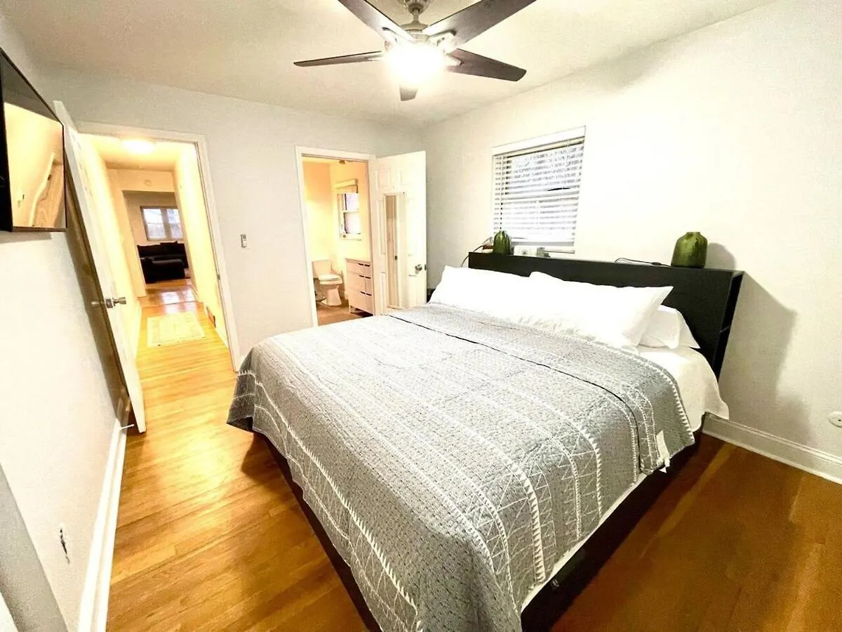 Large Ranch-King Bed-Fenced-Pets-Kids-Pool Table Villa Columbus