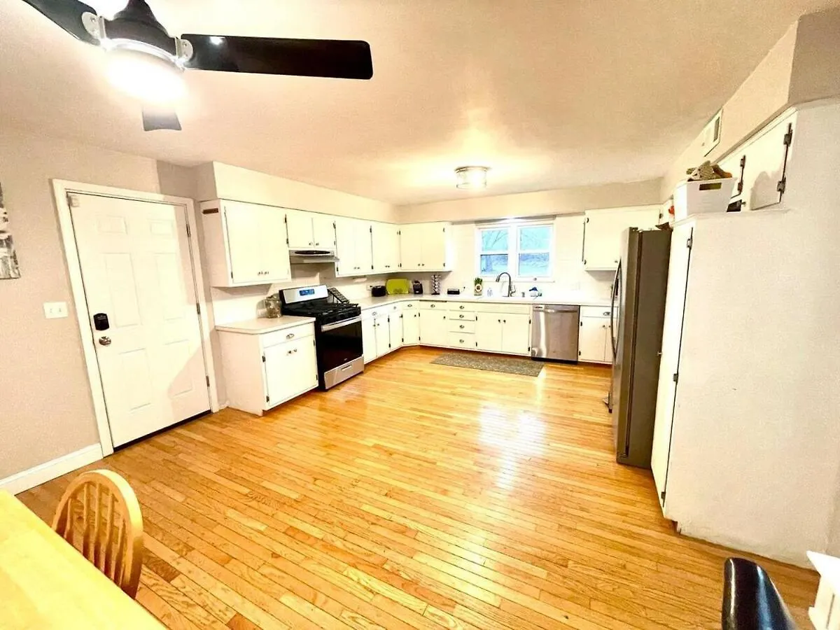Large Ranch-King Bed-Fenced-Pets-Kids-Pool Table Villa Columbus United States